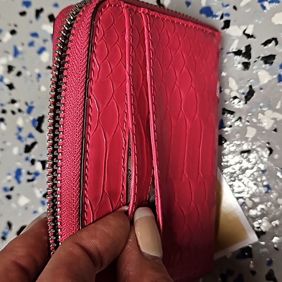Michal Kors Pink Wallet - Picture 4 of 4